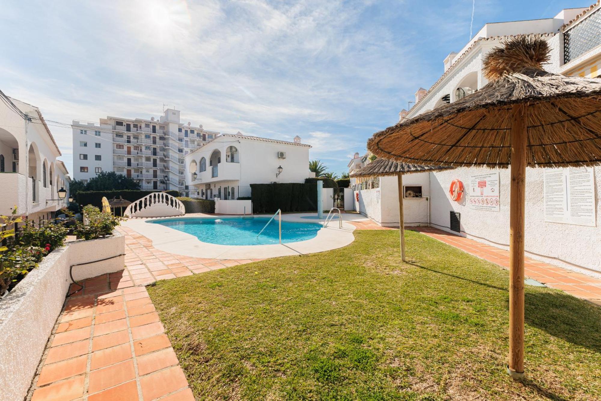 Cosy Apartment In Verano Azul Nerja Kültér fotó