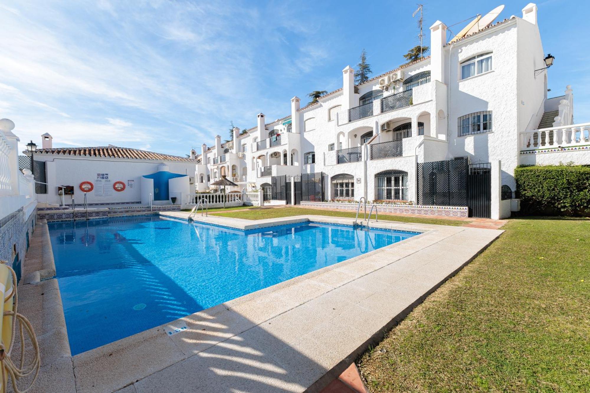 Cosy Apartment In Verano Azul Nerja Kültér fotó