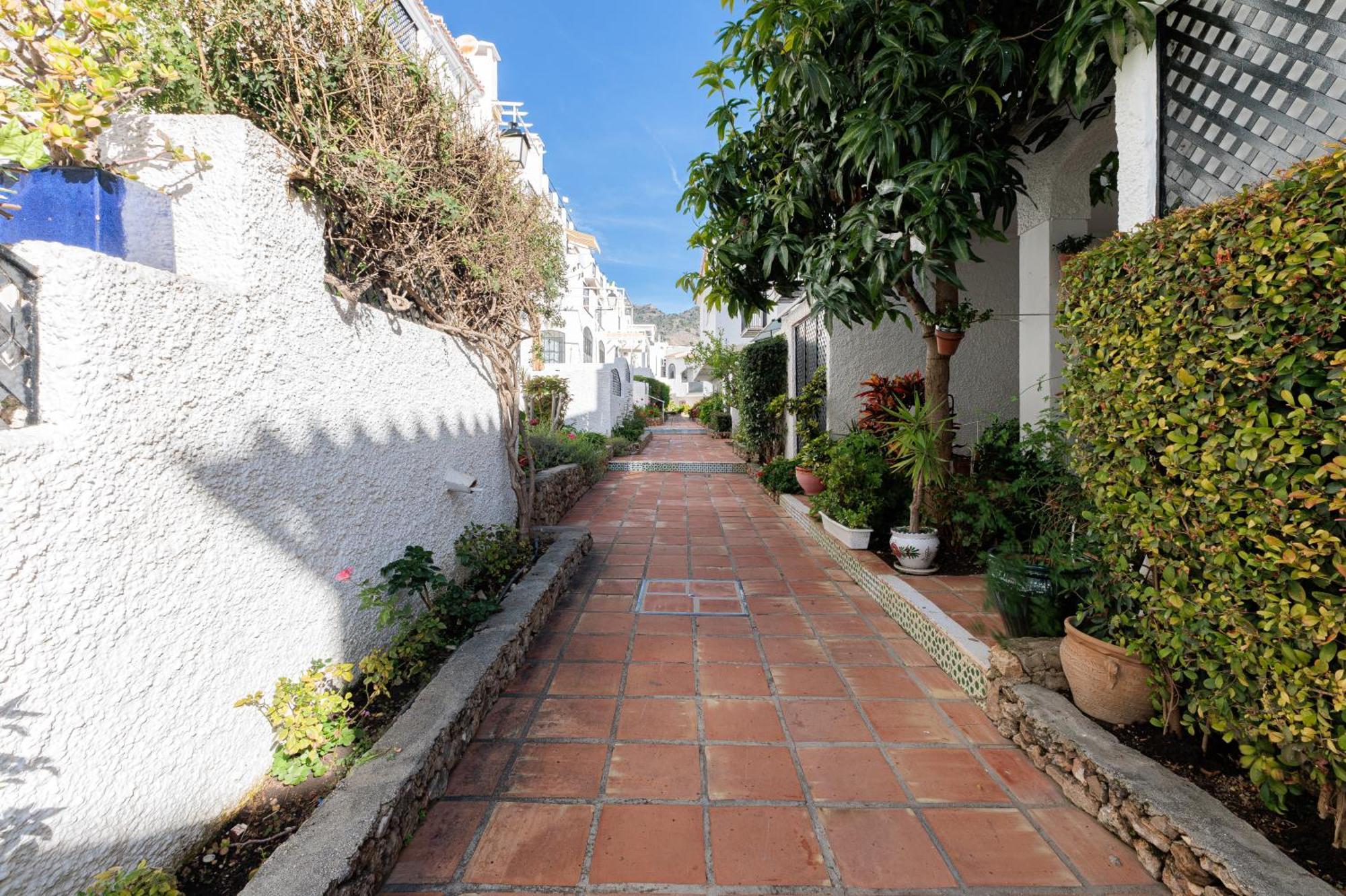 Cosy Apartment In Verano Azul Nerja Kültér fotó
