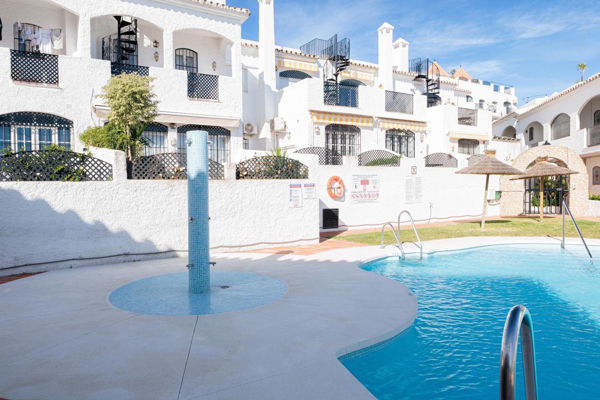 Cosy Apartment In Verano Azul Nerja Kültér fotó