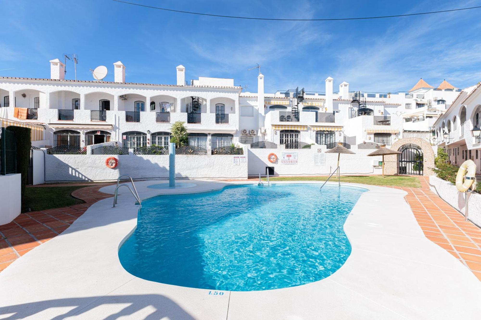 Cosy Apartment In Verano Azul Nerja Kültér fotó